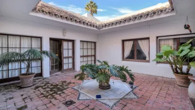 Chalet on Urbanización Atalaya del Golf Street photo 5