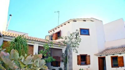 Chalet on Calle de la Virgen de la Salud photo 3