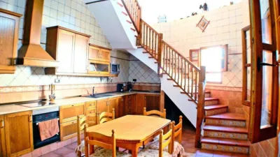Chalet on Calle de la Virgen de la Salud photo 57