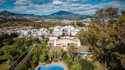 Chalet on Urbanización Atalaya del Golf Street photo 35