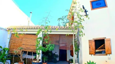 Chalet on Calle de la Virgen de la Salud photo 2