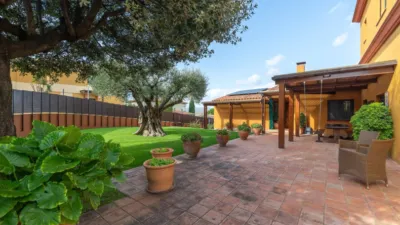 Chalet on Carrer Montseny photo 3
