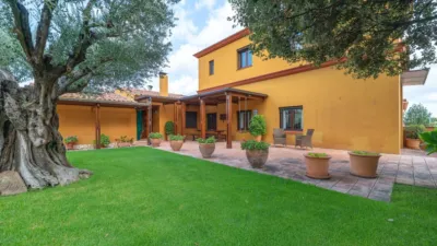 Chalet on Carrer Montseny photo 2