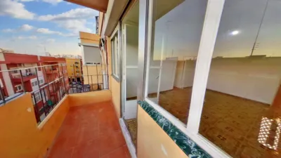 Flat in La Creu Coberta photo 3