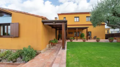 Chalet on Carrer Montseny photo 4