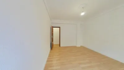 Flat in La Creu Coberta photo 4