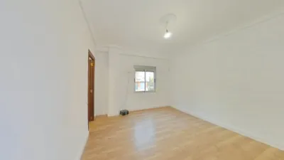 Flat in La Creu Coberta photo 3