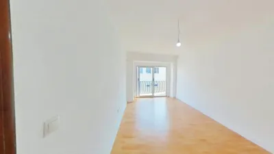 Flat in Centre Port photo 4