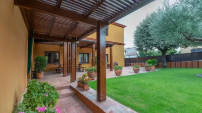 Chalet on Carrer Montseny photo 5