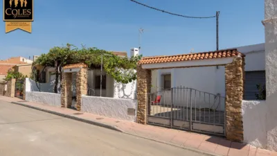 Chalet on Miguel Hernández Street photo 3