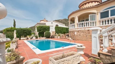 Chalet on Calle Belgica-Ur.Can Isac, No. 165 photo 4