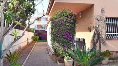 Chalet on Carrer de la Coruña photo 3