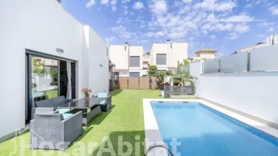Chalet on Carrer Maria San Gil, Noain photo 6
