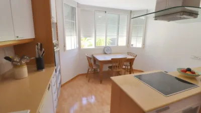 Semi-detached house on Enrique Soriano Street photo 11