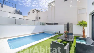 Chalet on Carrer Maria San Gil, Noain photo 5