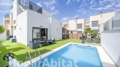 Chalet on Carrer Maria San Gil, Noain photo 37