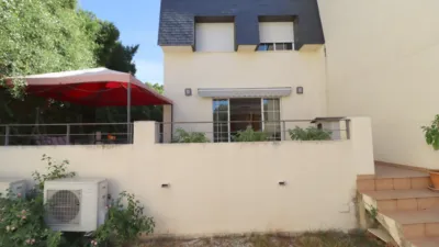 Semi-detached house on Enrique Soriano Street photo 2