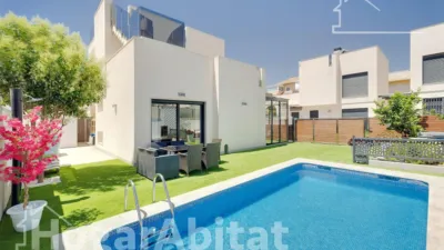 Chalet on Carrer Maria San Gil, Noain photo 4