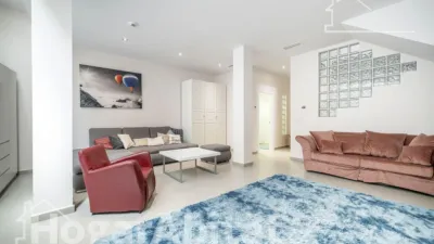 Chalet on Carrer Maria San Gil, Noain photo 10