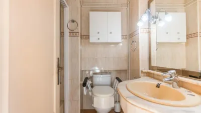 Apartment on Avenida de Alfonso X 'El Sabio' photo 26