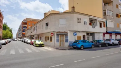 House on Urbano Arregui Street photo 28