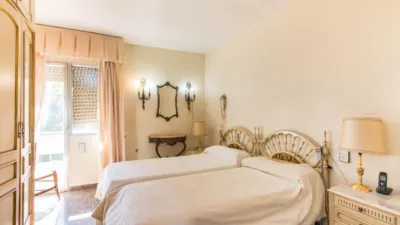 Apartment on Avenida de Alfonso X 'El Sabio' photo 22