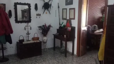 House in the Centre photo 2