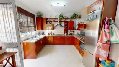 House in the Centre photo 2