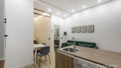 Apartment on Calle de Fernán González photo 8