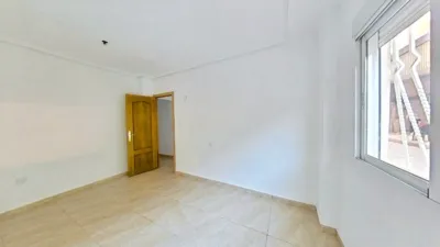 Flat in La Creu Coberta photo 12