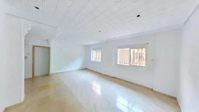 Flat in La Creu Coberta photo 3