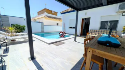 Semi-detached house on Calle de Huéscar photo 5