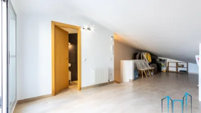 Duplex penthouse on Carrer de les Tres Creus photo 37