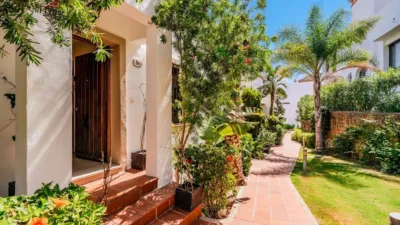 Terraced house on Calle 2, Calle Isabel Barreto #Casa 81 photo 3
