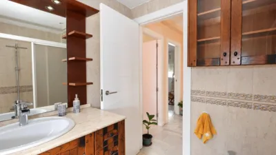 Semi-detached house on Ceuta Street photo 52