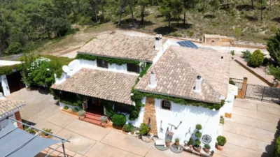 Rustic Finca on Poligono 4 Street photo 2