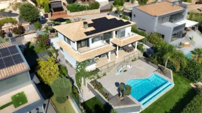 Chalet on Carrer de la Muntanyeta photo 2