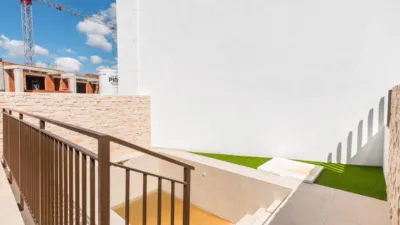 Townhouse at 12 Sierra de las Moreras Street photo 5