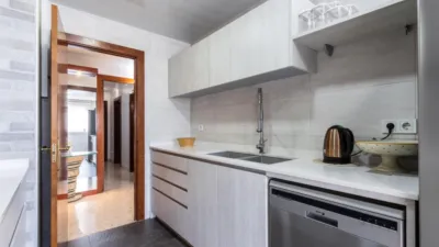Apialia Sabadell presents this spacious and bright apartment by builder Mañero, located in one of the most established and attractive areas of Gràcia, surrounded by shops, services, schools, and public transport. The property is in a building with lift access and includes a parking space and storage room in the price, adding significant value to the location. The layout is comfortable and functional, featuring 3 bedrooms: two doubles and one single. It has a full en-suite bathroom and a modern design powder room with a double sink, which was previously a full bathroom. The daytime area comprises a large, bright living-dining room with direct access to a balcony offering clear views, perfect for enjoying natural light and the outdoors. The fully independent kitchen is clearly separated from the living area, providing a practical and contemporary space. An excellent opportunity for those seeking space, light, a good layout, and all amenities, including parking and storage, in a privileged location in Gràcia. Property condition: Ready to move in. Useful area: 105 m Built-up area: 135 m2 AICAT No.: A14038 API No.: 8304 Pressurized Zone: YES Large Holder Status: NO In accordance with Article 20.1.c) of TRLGDCU and Royal Decree 515/1989, the advertised price does not include taxes or transaction costs unless expressly stated. If the transaction is subject to VAT, the current rate under Law 37/1992 will apply, along with AJD where applicable. If subject to ITP, it will be settled in accordance with Legislative Royal Decree 1/1993 and current tax regulations in Catalonia. Notary and registration fees will be paid according to the tariff, in line with the relevant Royal Decrees. The buyer will not assume expenses legally attributable to the seller. ENERGY LABEL: 5590026DF2959H0027SJ photo 23