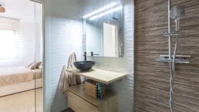 Apialia Sabadell presents this spacious and bright apartment by builder Mañero, located in one of the most established and attractive areas of Gràcia, surrounded by shops, services, schools, and public transport. The property is in a building with lift access and includes a parking space and storage room in the price, adding significant value to the location. The layout is comfortable and functional, featuring 3 bedrooms: two doubles and one single. It has a full en-suite bathroom and a modern design powder room with a double sink, which was previously a full bathroom. The daytime area comprises a large, bright living-dining room with direct access to a balcony offering clear views, perfect for enjoying natural light and the outdoors. The fully independent kitchen is clearly separated from the living area, providing a practical and contemporary space. An excellent opportunity for those seeking space, light, a good layout, and all amenities, including parking and storage, in a privileged location in Gràcia. Property condition: Ready to move in. Useful area: 105 m Built-up area: 135 m2 AICAT No.: A14038 API No.: 8304 Pressurized Zone: YES Large Holder Status: NO In accordance with Article 20.1.c) of TRLGDCU and Royal Decree 515/1989, the advertised price does not include taxes or transaction costs unless expressly stated. If the transaction is subject to VAT, the current rate under Law 37/1992 will apply, along with AJD where applicable. If subject to ITP, it will be settled in accordance with Legislative Royal Decree 1/1993 and current tax regulations in Catalonia. Notary and registration fees will be paid according to the tariff, in line with the relevant Royal Decrees. The buyer will not assume expenses legally attributable to the seller. ENERGY LABEL: 5590026DF2959H0027SJ photo 44