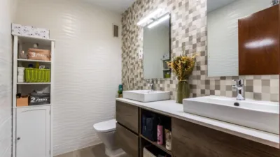Apialia Sabadell presents this spacious and bright apartment by builder Mañero, located in one of the most established and attractive areas of Gràcia, surrounded by shops, services, schools, and public transport. The property is in a building with lift access and includes a parking space and storage room in the price, adding significant value to the location. The layout is comfortable and functional, featuring 3 bedrooms: two doubles and one single. It has a full en-suite bathroom and a modern design powder room with a double sink, which was previously a full bathroom. The daytime area comprises a large, bright living-dining room with direct access to a balcony offering clear views, perfect for enjoying natural light and the outdoors. The fully independent kitchen is clearly separated from the living area, providing a practical and contemporary space. An excellent opportunity for those seeking space, light, a good layout, and all amenities, including parking and storage, in a privileged location in Gràcia. Property condition: Ready to move in. Useful area: 105 m Built-up area: 135 m2 AICAT No.: A14038 API No.: 8304 Pressurized Zone: YES Large Holder Status: NO In accordance with Article 20.1.c) of TRLGDCU and Royal Decree 515/1989, the advertised price does not include taxes or transaction costs unless expressly stated. If the transaction is subject to VAT, the current rate under Law 37/1992 will apply, along with AJD where applicable. If subject to ITP, it will be settled in accordance with Legislative Royal Decree 1/1993 and current tax regulations in Catalonia. Notary and registration fees will be paid according to the tariff, in line with the relevant Royal Decrees. The buyer will not assume expenses legally attributable to the seller. ENERGY LABEL: 5590026DF2959H0027SJ photo 8