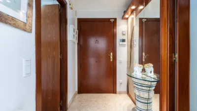 Apialia Sabadell presents this spacious and bright apartment by builder Mañero, located in one of the most established and attractive areas of Gràcia, surrounded by shops, services, schools, and public transport. The property is in a building with lift access and includes a parking space and storage room in the price, adding significant value to the location. The layout is comfortable and functional, featuring 3 bedrooms: two doubles and one single. It has a full en-suite bathroom and a modern design powder room with a double sink, which was previously a full bathroom. The daytime area comprises a large, bright living-dining room with direct access to a balcony offering clear views, perfect for enjoying natural light and the outdoors. The fully independent kitchen is clearly separated from the living area, providing a practical and contemporary space. An excellent opportunity for those seeking space, light, a good layout, and all amenities, including parking and storage, in a privileged location in Gràcia. Property condition: Ready to move in. Useful area: 105 m Built-up area: 135 m2 AICAT No.: A14038 API No.: 8304 Pressurized Zone: YES Large Holder Status: NO In accordance with Article 20.1.c) of TRLGDCU and Royal Decree 515/1989, the advertised price does not include taxes or transaction costs unless expressly stated. If the transaction is subject to VAT, the current rate under Law 37/1992 will apply, along with AJD where applicable. If subject to ITP, it will be settled in accordance with Legislative Royal Decree 1/1993 and current tax regulations in Catalonia. Notary and registration fees will be paid according to the tariff, in line with the relevant Royal Decrees. The buyer will not assume expenses legally attributable to the seller. ENERGY LABEL: 5590026DF2959H0027SJ photo 52