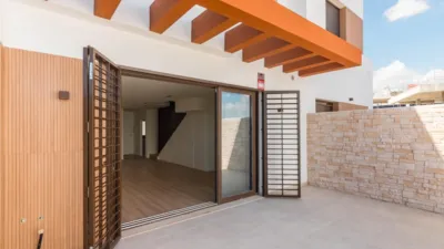 Townhouse at 12 Sierra de las Moreras Street photo 2