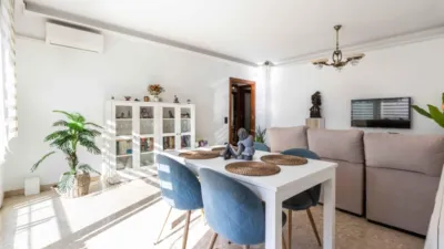 Apialia Sabadell presents this spacious and bright apartment by builder Mañero, located in one of the most established and attractive areas of Gràcia, surrounded by shops, services, schools, and public transport. The property is in a building with lift access and includes a parking space and storage room in the price, adding significant value to the location. The layout is comfortable and functional, featuring 3 bedrooms: two doubles and one single. It has a full en-suite bathroom and a modern design powder room with a double sink, which was previously a full bathroom. The daytime area comprises a large, bright living-dining room with direct access to a balcony offering clear views, perfect for enjoying natural light and the outdoors. The fully independent kitchen is clearly separated from the living area, providing a practical and contemporary space. An excellent opportunity for those seeking space, light, a good layout, and all amenities, including parking and storage, in a privileged location in Gràcia. Property condition: Ready to move in. Useful area: 105 m Built-up area: 135 m2 AICAT No.: A14038 API No.: 8304 Pressurized Zone: YES Large Holder Status: NO In accordance with Article 20.1.c) of TRLGDCU and Royal Decree 515/1989, the advertised price does not include taxes or transaction costs unless expressly stated. If the transaction is subject to VAT, the current rate under Law 37/1992 will apply, along with AJD where applicable. If subject to ITP, it will be settled in accordance with Legislative Royal Decree 1/1993 and current tax regulations in Catalonia. Notary and registration fees will be paid according to the tariff, in line with the relevant Royal Decrees. The buyer will not assume expenses legally attributable to the seller. ENERGY LABEL: 5590026DF2959H0027SJ photo 18