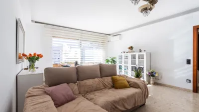 Apialia Sabadell presents this spacious and bright apartment by builder Mañero, located in one of the most established and attractive areas of Gràcia, surrounded by shops, services, schools, and public transport. The property is in a building with lift access and includes a parking space and storage room in the price, adding significant value to the location. The layout is comfortable and functional, featuring 3 bedrooms: two doubles and one single. It has a full en-suite bathroom and a modern design powder room with a double sink, which was previously a full bathroom. The daytime area comprises a large, bright living-dining room with direct access to a balcony offering clear views, perfect for enjoying natural light and the outdoors. The fully independent kitchen is clearly separated from the living area, providing a practical and contemporary space. An excellent opportunity for those seeking space, light, a good layout, and all amenities, including parking and storage, in a privileged location in Gràcia. Property condition: Ready to move in. Useful area: 105 m Built-up area: 135 m2 AICAT No.: A14038 API No.: 8304 Pressurized Zone: YES Large Holder Status: NO In accordance with Article 20.1.c) of TRLGDCU and Royal Decree 515/1989, the advertised price does not include taxes or transaction costs unless expressly stated. If the transaction is subject to VAT, the current rate under Law 37/1992 will apply, along with AJD where applicable. If subject to ITP, it will be settled in accordance with Legislative Royal Decree 1/1993 and current tax regulations in Catalonia. Notary and registration fees will be paid according to the tariff, in line with the relevant Royal Decrees. The buyer will not assume expenses legally attributable to the seller. ENERGY LABEL: 5590026DF2959H0027SJ photo 7