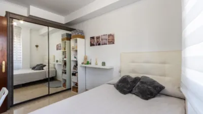 Apialia Sabadell presents this spacious and bright apartment by builder Mañero, located in one of the most established and attractive areas of Gràcia, surrounded by shops, services, schools, and public transport. The property is in a building with lift access and includes a parking space and storage room in the price, adding significant value to the location. The layout is comfortable and functional, featuring 3 bedrooms: two doubles and one single. It has a full en-suite bathroom and a modern design powder room with a double sink, which was previously a full bathroom. The daytime area comprises a large, bright living-dining room with direct access to a balcony offering clear views, perfect for enjoying natural light and the outdoors. The fully independent kitchen is clearly separated from the living area, providing a practical and contemporary space. An excellent opportunity for those seeking space, light, a good layout, and all amenities, including parking and storage, in a privileged location in Gràcia. Property condition: Ready to move in. Useful area: 105 m Built-up area: 135 m2 AICAT No.: A14038 API No.: 8304 Pressurized Zone: YES Large Holder Status: NO In accordance with Article 20.1.c) of TRLGDCU and Royal Decree 515/1989, the advertised price does not include taxes or transaction costs unless expressly stated. If the transaction is subject to VAT, the current rate under Law 37/1992 will apply, along with AJD where applicable. If subject to ITP, it will be settled in accordance with Legislative Royal Decree 1/1993 and current tax regulations in Catalonia. Notary and registration fees will be paid according to the tariff, in line with the relevant Royal Decrees. The buyer will not assume expenses legally attributable to the seller. ENERGY LABEL: 5590026DF2959H0027SJ photo 49