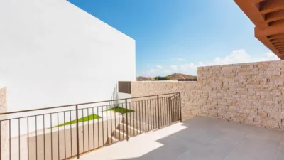 Townhouse at 12 Sierra de las Moreras Street photo 4