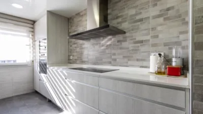 Apialia Sabadell presents this spacious and bright apartment by builder Mañero, located in one of the most established and attractive areas of Gràcia, surrounded by shops, services, schools, and public transport. The property is in a building with lift access and includes a parking space and storage room in the price, adding significant value to the location. The layout is comfortable and functional, featuring 3 bedrooms: two doubles and one single. It has a full en-suite bathroom and a modern design powder room with a double sink, which was previously a full bathroom. The daytime area comprises a large, bright living-dining room with direct access to a balcony offering clear views, perfect for enjoying natural light and the outdoors. The fully independent kitchen is clearly separated from the living area, providing a practical and contemporary space. An excellent opportunity for those seeking space, light, a good layout, and all amenities, including parking and storage, in a privileged location in Gràcia. Property condition: Ready to move in. Useful area: 105 m Built-up area: 135 m2 AICAT No.: A14038 API No.: 8304 Pressurized Zone: YES Large Holder Status: NO In accordance with Article 20.1.c) of TRLGDCU and Royal Decree 515/1989, the advertised price does not include taxes or transaction costs unless expressly stated. If the transaction is subject to VAT, the current rate under Law 37/1992 will apply, along with AJD where applicable. If subject to ITP, it will be settled in accordance with Legislative Royal Decree 1/1993 and current tax regulations in Catalonia. Notary and registration fees will be paid according to the tariff, in line with the relevant Royal Decrees. The buyer will not assume expenses legally attributable to the seller. ENERGY LABEL: 5590026DF2959H0027SJ photo 17