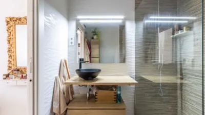 Apialia Sabadell presents this spacious and bright apartment by builder Mañero, located in one of the most established and attractive areas of Gràcia, surrounded by shops, services, schools, and public transport. The property is in a building with lift access and includes a parking space and storage room in the price, adding significant value to the location. The layout is comfortable and functional, featuring 3 bedrooms: two doubles and one single. It has a full en-suite bathroom and a modern design powder room with a double sink, which was previously a full bathroom. The daytime area comprises a large, bright living-dining room with direct access to a balcony offering clear views, perfect for enjoying natural light and the outdoors. The fully independent kitchen is clearly separated from the living area, providing a practical and contemporary space. An excellent opportunity for those seeking space, light, a good layout, and all amenities, including parking and storage, in a privileged location in Gràcia. Property condition: Ready to move in. Useful area: 105 m Built-up area: 135 m2 AICAT No.: A14038 API No.: 8304 Pressurized Zone: YES Large Holder Status: NO In accordance with Article 20.1.c) of TRLGDCU and Royal Decree 515/1989, the advertised price does not include taxes or transaction costs unless expressly stated. If the transaction is subject to VAT, the current rate under Law 37/1992 will apply, along with AJD where applicable. If subject to ITP, it will be settled in accordance with Legislative Royal Decree 1/1993 and current tax regulations in Catalonia. Notary and registration fees will be paid according to the tariff, in line with the relevant Royal Decrees. The buyer will not assume expenses legally attributable to the seller. ENERGY LABEL: 5590026DF2959H0027SJ photo 45