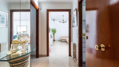 Apialia Sabadell presents this spacious and bright apartment by builder Mañero, located in one of the most established and attractive areas of Gràcia, surrounded by shops, services, schools, and public transport. The property is in a building with lift access and includes a parking space and storage room in the price, adding significant value to the location. The layout is comfortable and functional, featuring 3 bedrooms: two doubles and one single. It has a full en-suite bathroom and a modern design powder room with a double sink, which was previously a full bathroom. The daytime area comprises a large, bright living-dining room with direct access to a balcony offering clear views, perfect for enjoying natural light and the outdoors. The fully independent kitchen is clearly separated from the living area, providing a practical and contemporary space. An excellent opportunity for those seeking space, light, a good layout, and all amenities, including parking and storage, in a privileged location in Gràcia. Property condition: Ready to move in. Useful area: 105 m Built-up area: 135 m2 AICAT No.: A14038 API No.: 8304 Pressurized Zone: YES Large Holder Status: NO In accordance with Article 20.1.c) of TRLGDCU and Royal Decree 515/1989, the advertised price does not include taxes or transaction costs unless expressly stated. If the transaction is subject to VAT, the current rate under Law 37/1992 will apply, along with AJD where applicable. If subject to ITP, it will be settled in accordance with Legislative Royal Decree 1/1993 and current tax regulations in Catalonia. Notary and registration fees will be paid according to the tariff, in line with the relevant Royal Decrees. The buyer will not assume expenses legally attributable to the seller. ENERGY LABEL: 5590026DF2959H0027SJ photo 15